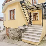 Dom wakacyjny Pr'lukcevih With 4 Bedrooms & Indoor Sauna *