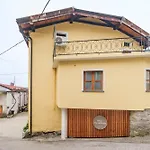 Dom wakacyjny Pr'lukcevih With 4 Bedrooms & Indoor Sauna Kanal