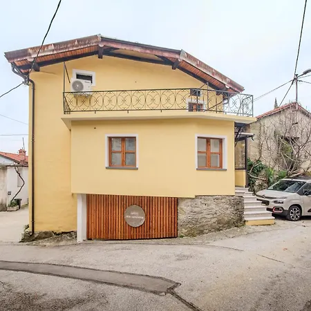 Tatil Evi Pr'lukcevih With 4 Bedrooms & Indoor Sauna