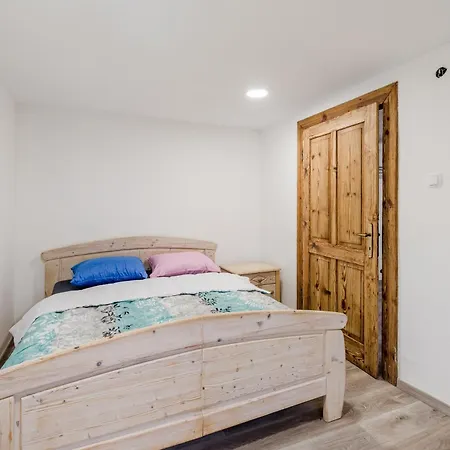 Pr'lukcevih With 4 Bedrooms & Indoor Sauna Prázdninový dům Kanal