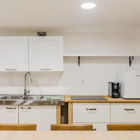 Tatil Evi Pr'lukcevih With 4 Bedrooms & Indoor Sauna