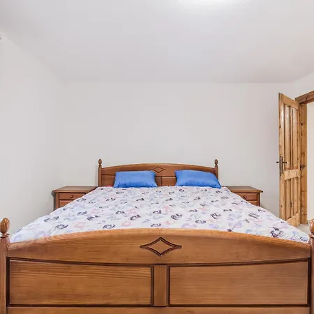 Pr'lukcevih With 4 Bedrooms & Indoor Sauna Tatil Evi