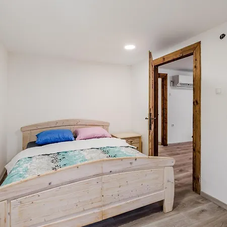 Pr'lukcevih With 4 Bedrooms & Indoor Sauna *