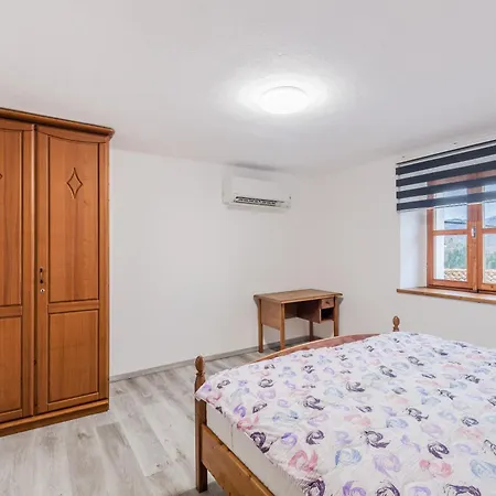 Tatil Evi Pr'lukcevih With 4 Bedrooms & Indoor Sauna Kanal