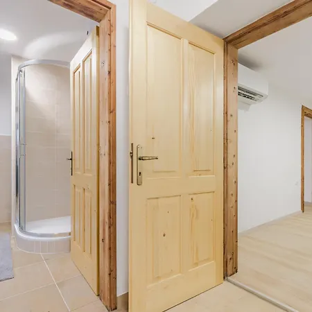 Pr'lukcevih With 4 Bedrooms & Indoor Sauna *