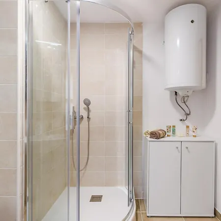 Pr'lukcevih With 4 Bedrooms & Indoor Sauna