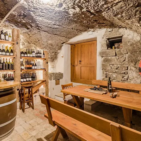 Pr'lukcevih With 4 Bedrooms & Indoor Sauna *