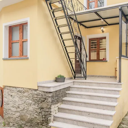 Tatil Evi Pr'lukcevih With 4 Bedrooms & Indoor Sauna