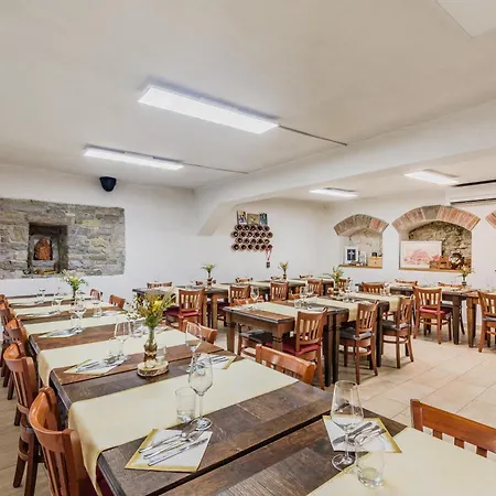 Pr'lukcevih With 4 Bedrooms & Indoor Sauna Tatil Evi