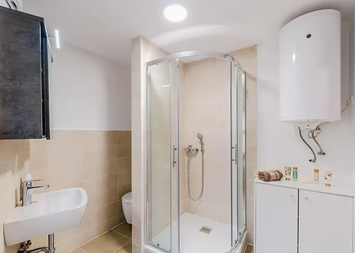 Ferienhaus Pr'lukcevih With 4 Bedrooms & Indoor Sauna