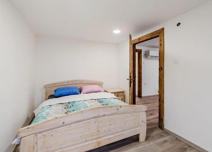 Pr'lukcevih With 4 Bedrooms & Indoor Sauna *