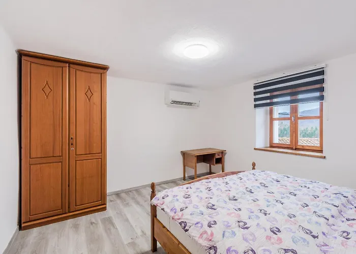 Holiday home Pr'lukcevih With 4 Bedrooms & Indoor Sauna Kanal