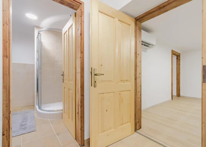 Pr'lukcevih With 4 Bedrooms & Indoor Sauna *