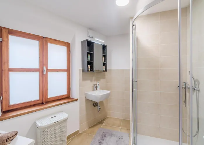 Pr'lukcevih With 4 Bedrooms & Indoor Sauna