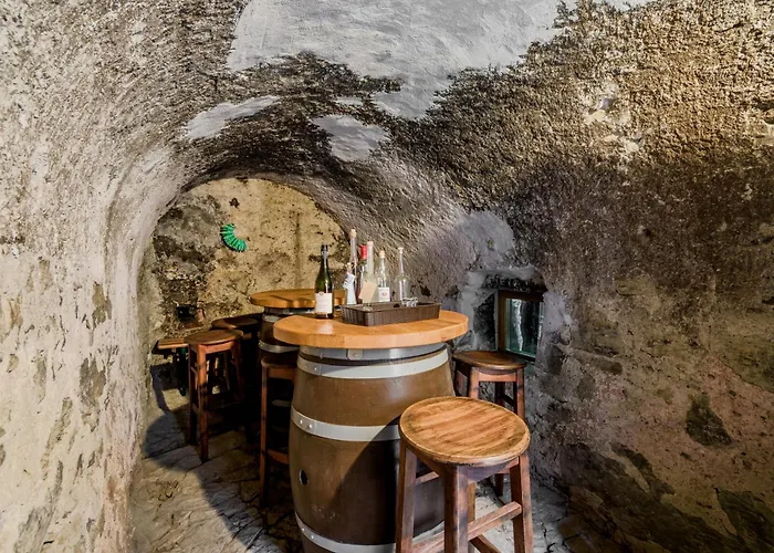 Dom wakacyjny Pr'lukcevih With 4 Bedrooms & Indoor Sauna Kanal