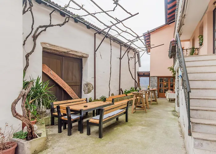 Pr'lukcevih With 4 Bedrooms & Indoor Sauna Kanal